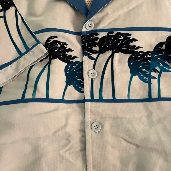 Disney World wide services men’s Hawaiian shirt.  Men’s XL - Picture 3 of 6